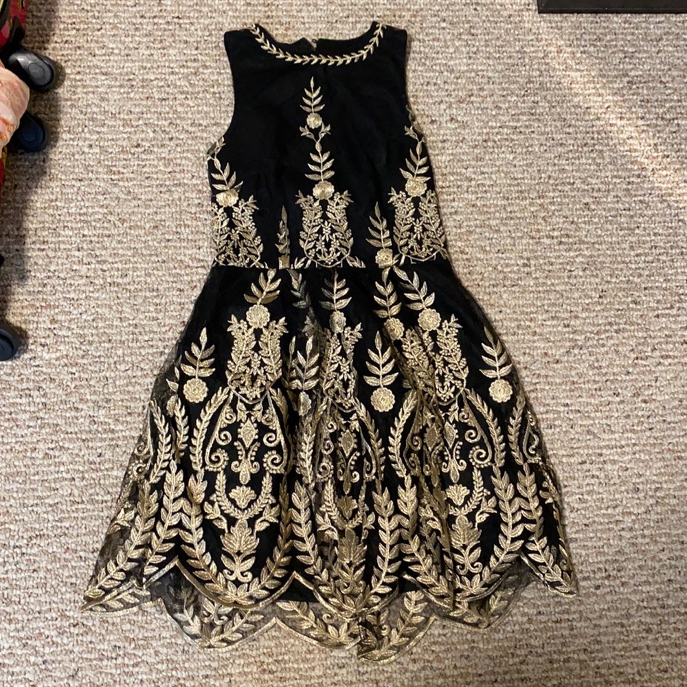 Gold and black dress. No flaws